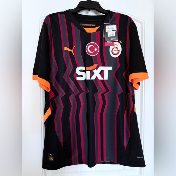 “Galatasaray SK” (Turkey) Men's Black and Red Jersey with Orange Accents - Picture 5 of 15